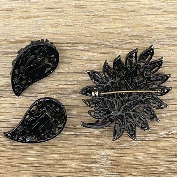 VTG Black Leaf Goth Whimsygoth Rhinestone Brooch and Clip on Earrings Mourn Pin - Picture 3 of 5